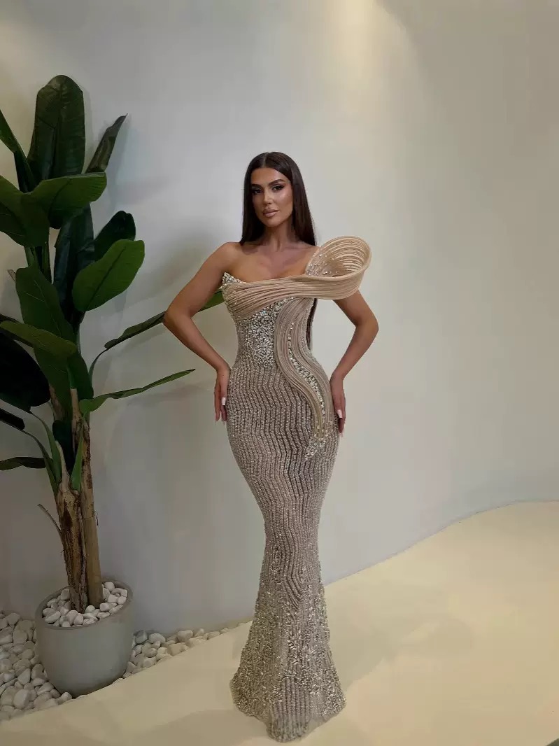 Rhinestone-embellished hip-hugging slimming evening Dress