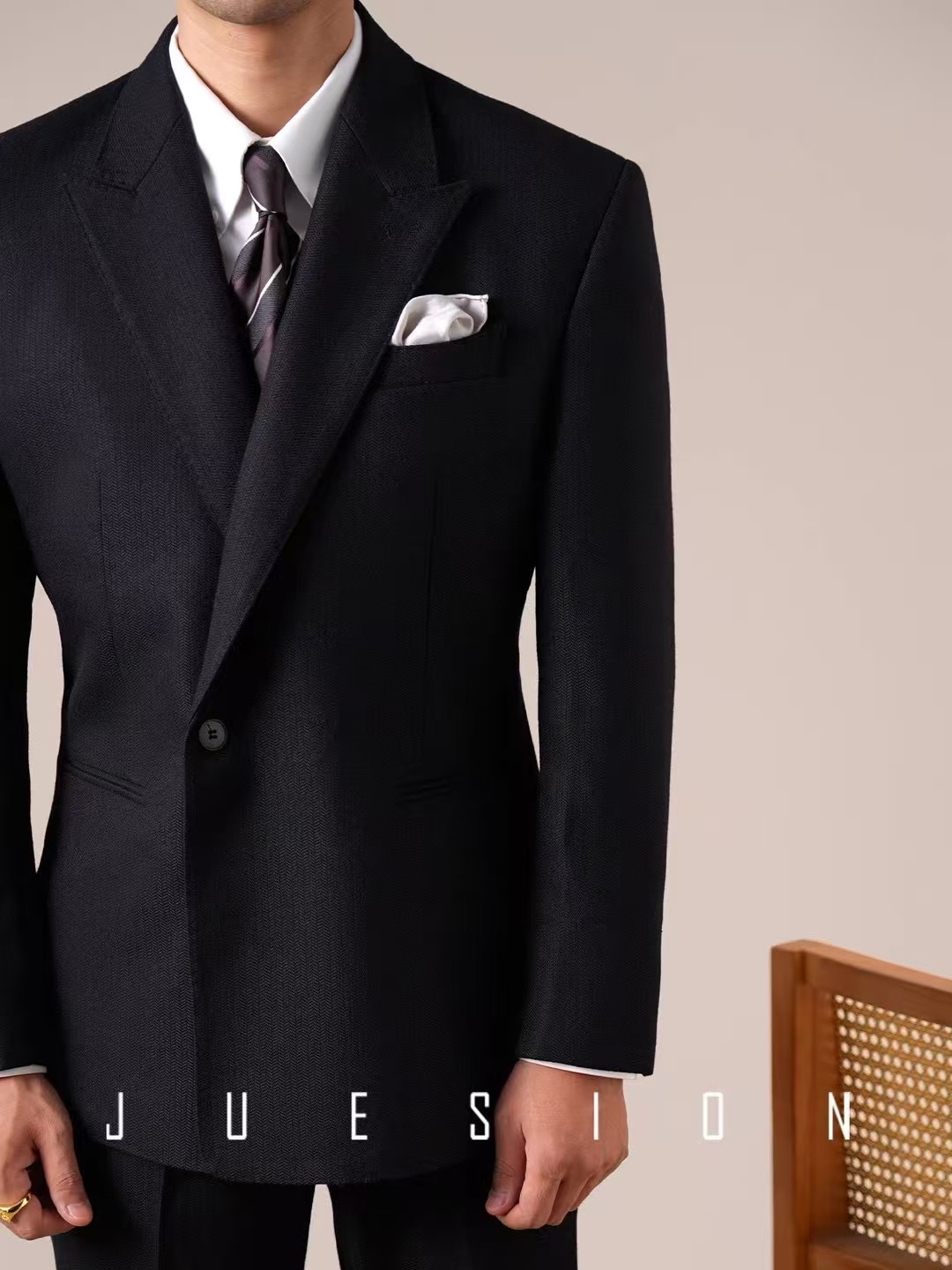 Italian-style peak lapel Suit - Image 2
