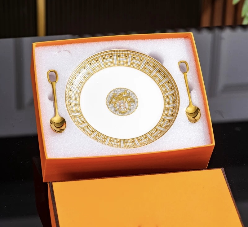 Ceramic coffee cup set with gold rim - Image 3