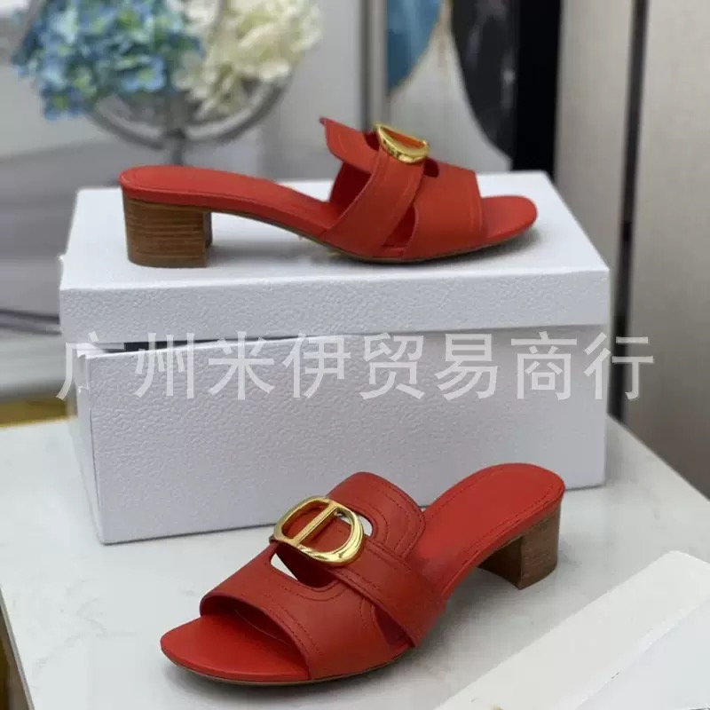 D-buckle round toe short heels