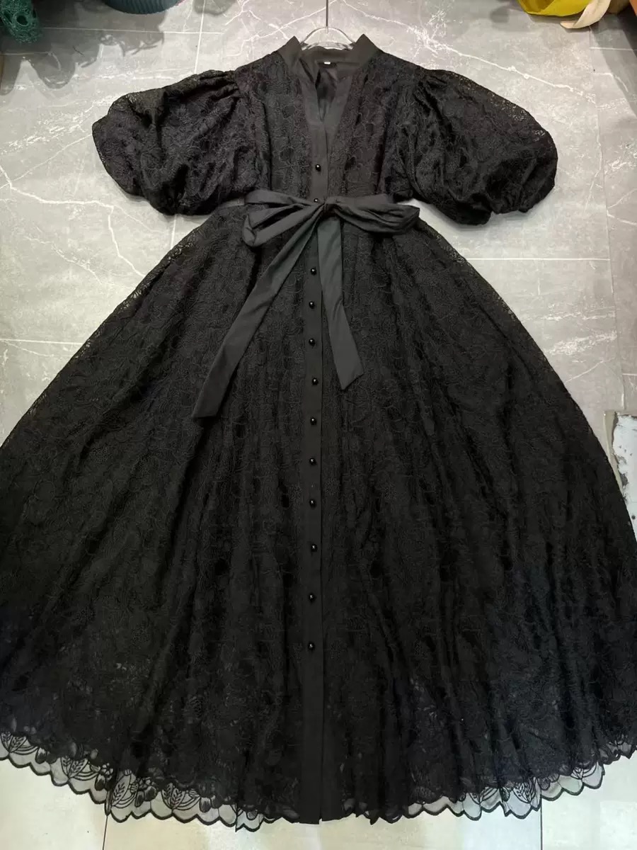 Less dress with a slimming waist  crochet openwork sleeves - Image 3