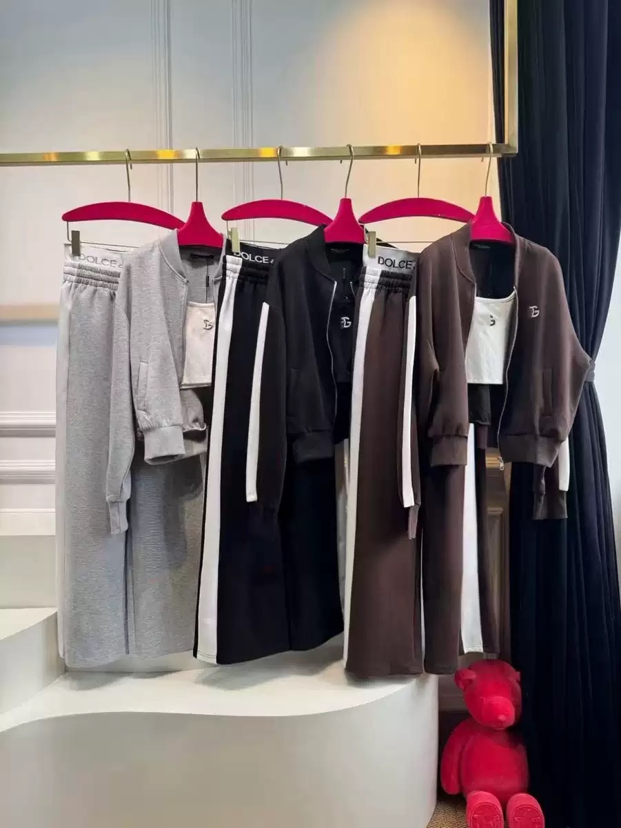 Ladies tracksuits - Image 3