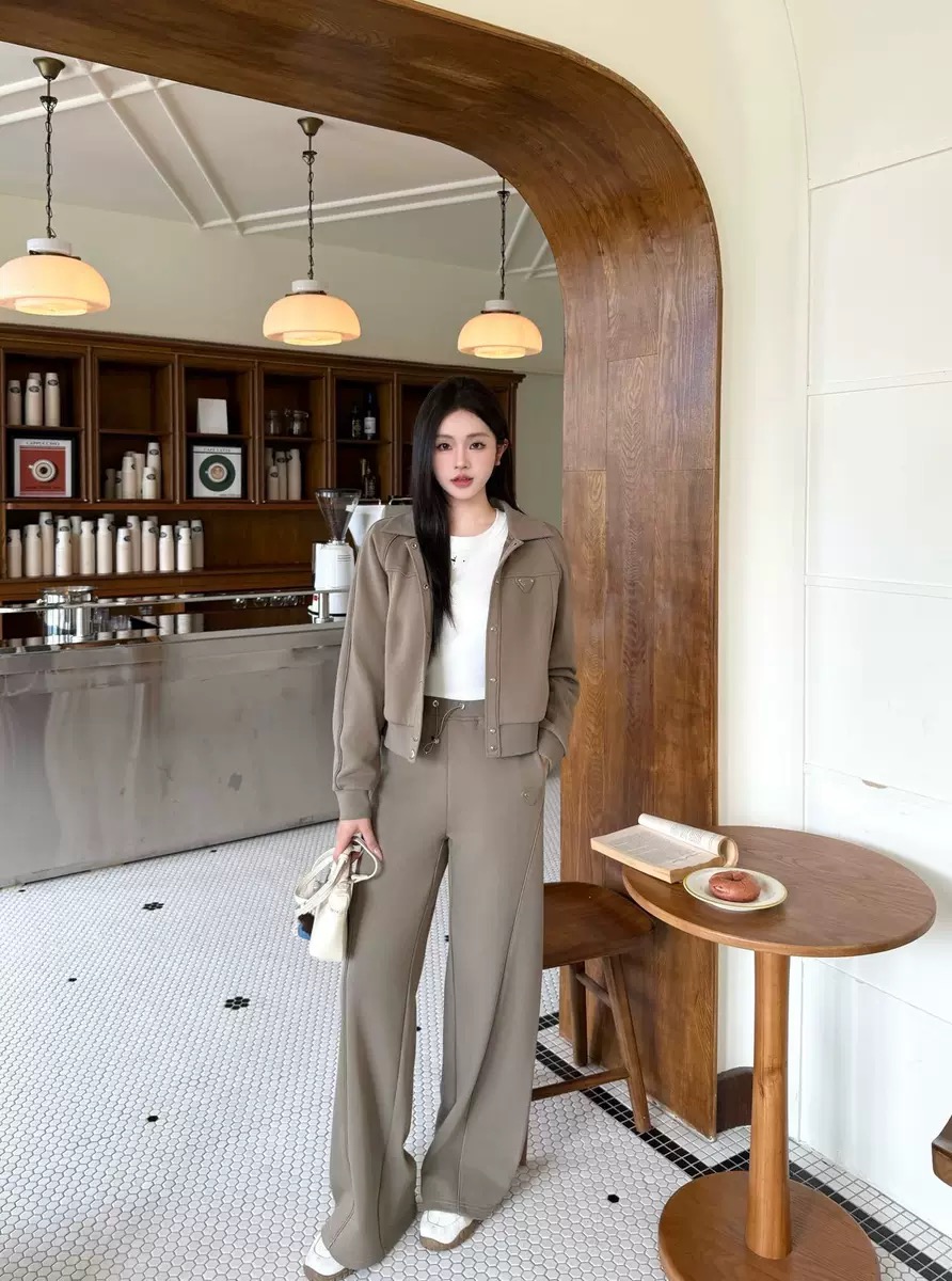 Ladies high Quality tracksuits - Image 3